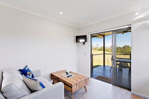 Classic-hytte (Bella) | Opholdsområde | Fladskærms-tv, dvd-afspiller