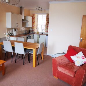 Breakfast area - Kings Arms Holiday Apartments (Oban)