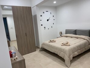 Free WiFi, bed sheets - O' Clock Bed and Breakfast (Sliema)
