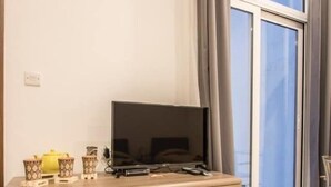 Television - O' Clock Bed and Breakfast (Sliema)