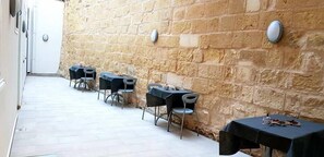 Free daily buffet breakfast - O' Clock Bed and Breakfast (Sliema)
