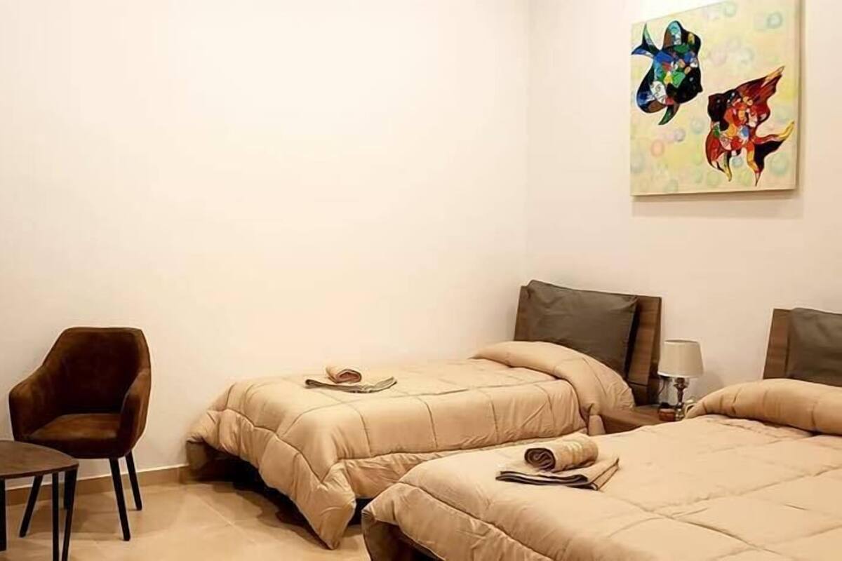 WiFi (free), bed sheets