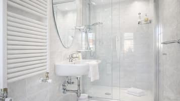 Exclusive Double or Twin Room, 1 Bedroom, Ensuite, Mountain View (Camera Bambu) | Bathroom