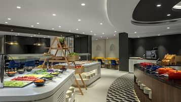 Tägliches Frühstücksbuffet (30 AED pro Person)