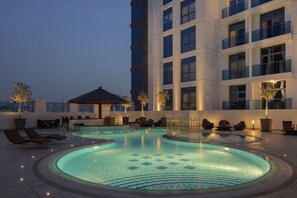 Outdoor pool, open 8:00 AM to 8:00 PM, pool umbrellas - Hyatt Place Dubai Jumeirah Residences (Dubai)