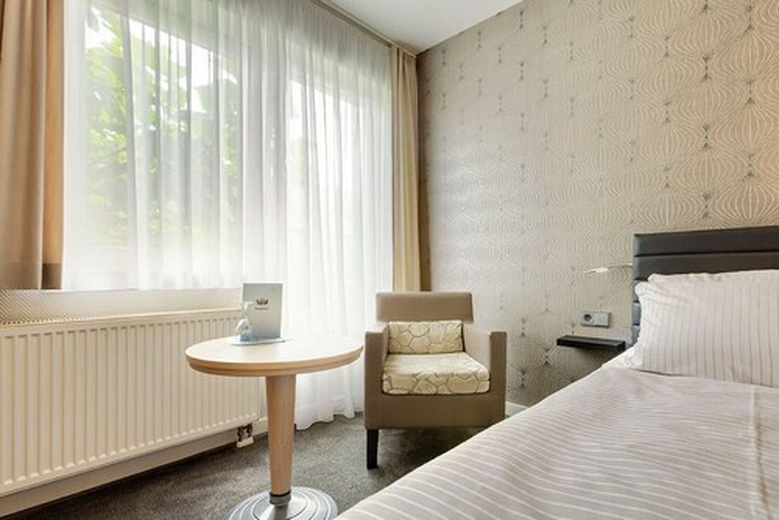 hypo-allergenic bedding, minibar, desk, blackout curtains