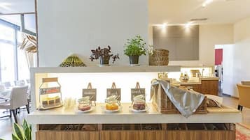 Free daily buffet breakfast