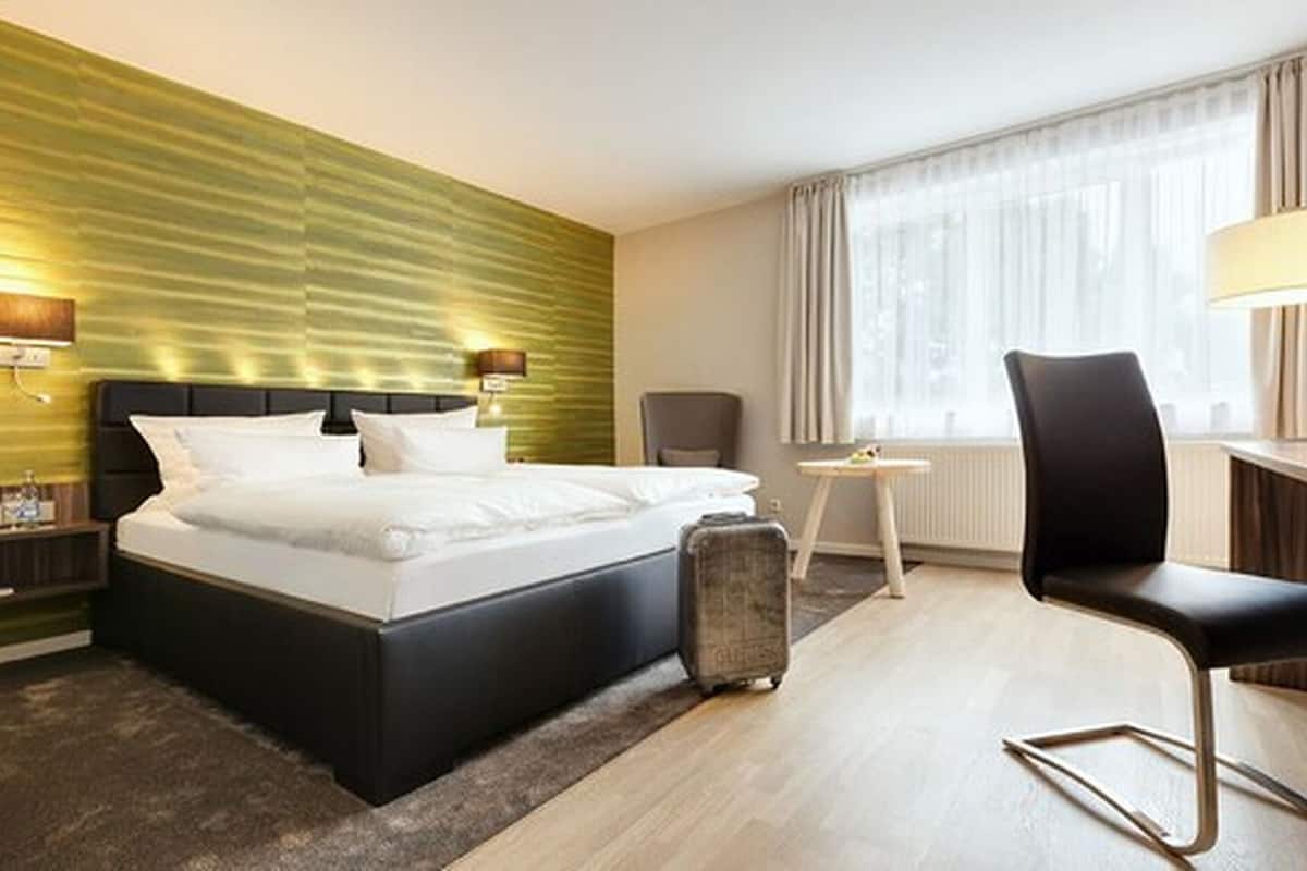 Comfort Double Room | 1 bedroom, hypo-allergenic bedding, minibar, desk