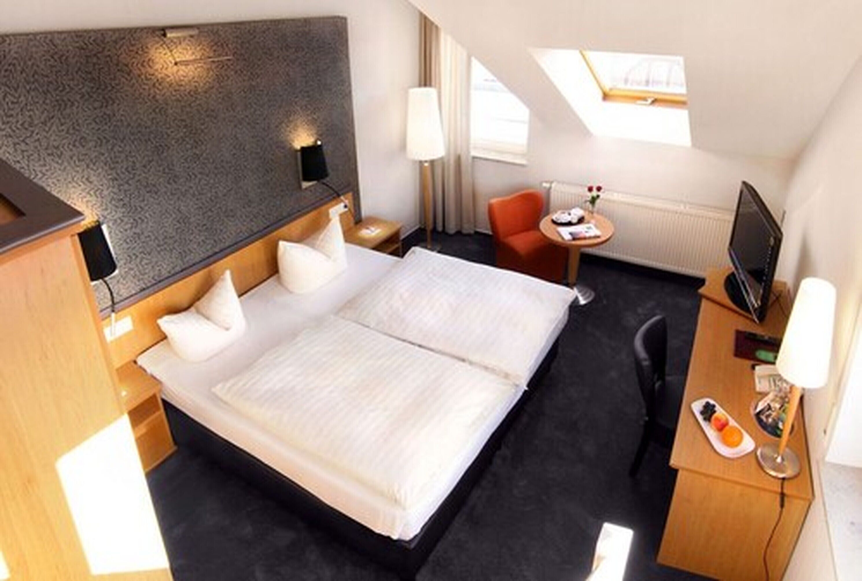 duplex | hypo-allergenic bedding, minibar, desk, blackout curtains