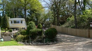 Exterior - Glen Orchard Holiday Park (New Milton)