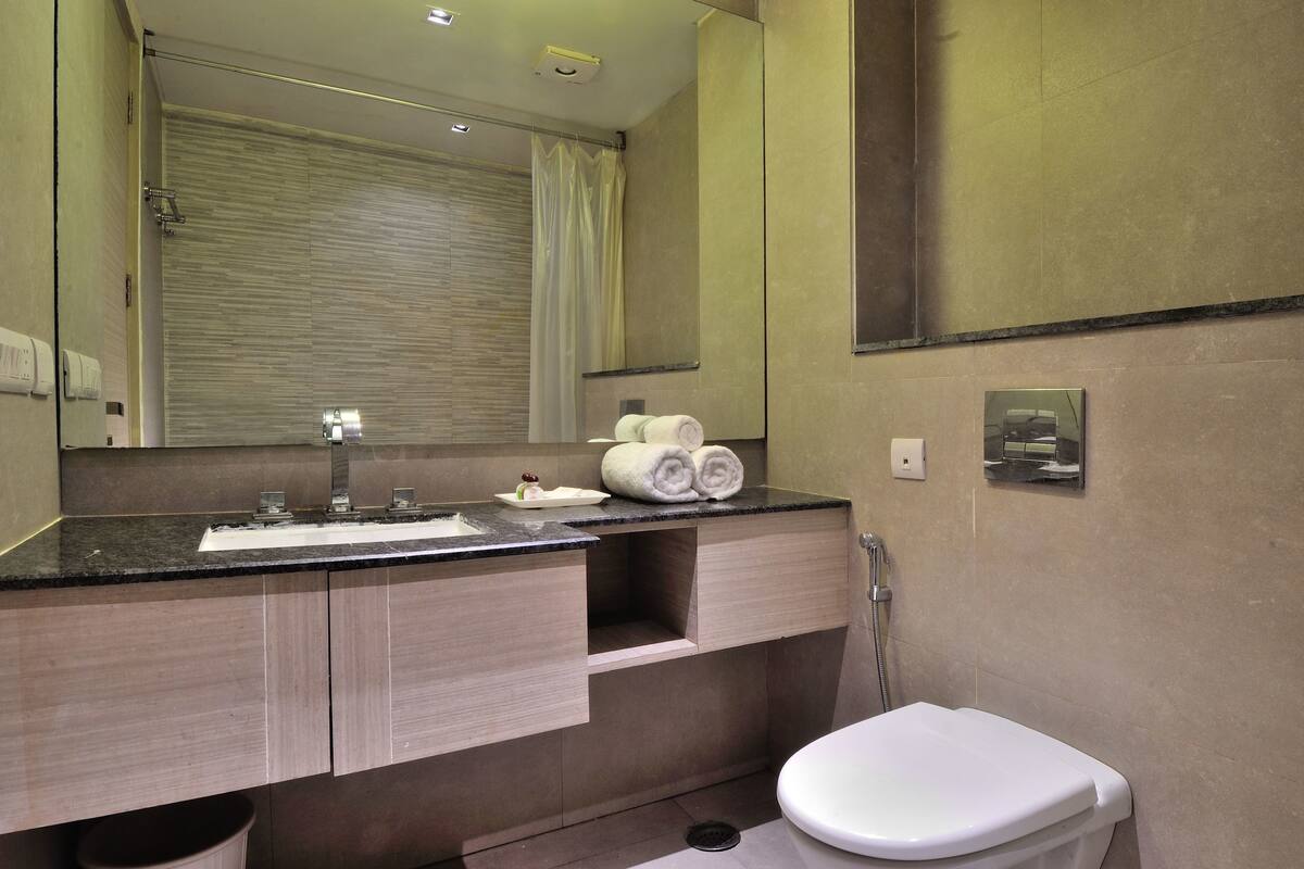 Standard Double or Twin Room | Bathroom | Slippers, towels