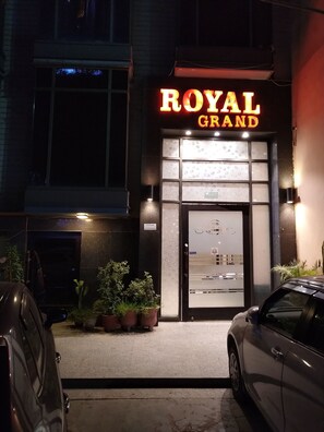 Front of property - Hotel Royal Grand (New Delhi)