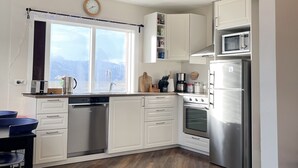 Apartment | Private kitchen | Coffee/tea maker, fridge, microwave, oven - Setberg Guesthouse (Hoffell)