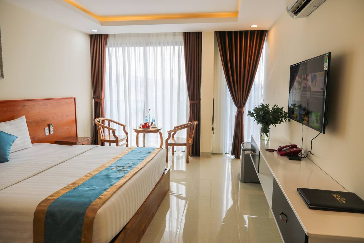 Memory-foam beds, minibar, desk, laptop workspace