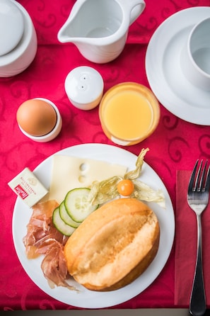 Café da manhã com buffet todos os dias mediante uma taxa