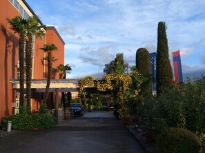 Front of property - evening/night - Hapimag Resort Ascona (Ascona)