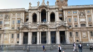 A historic building with classical architecture, including columns and statues. - Sweet Dream Roma Termini (Rome)