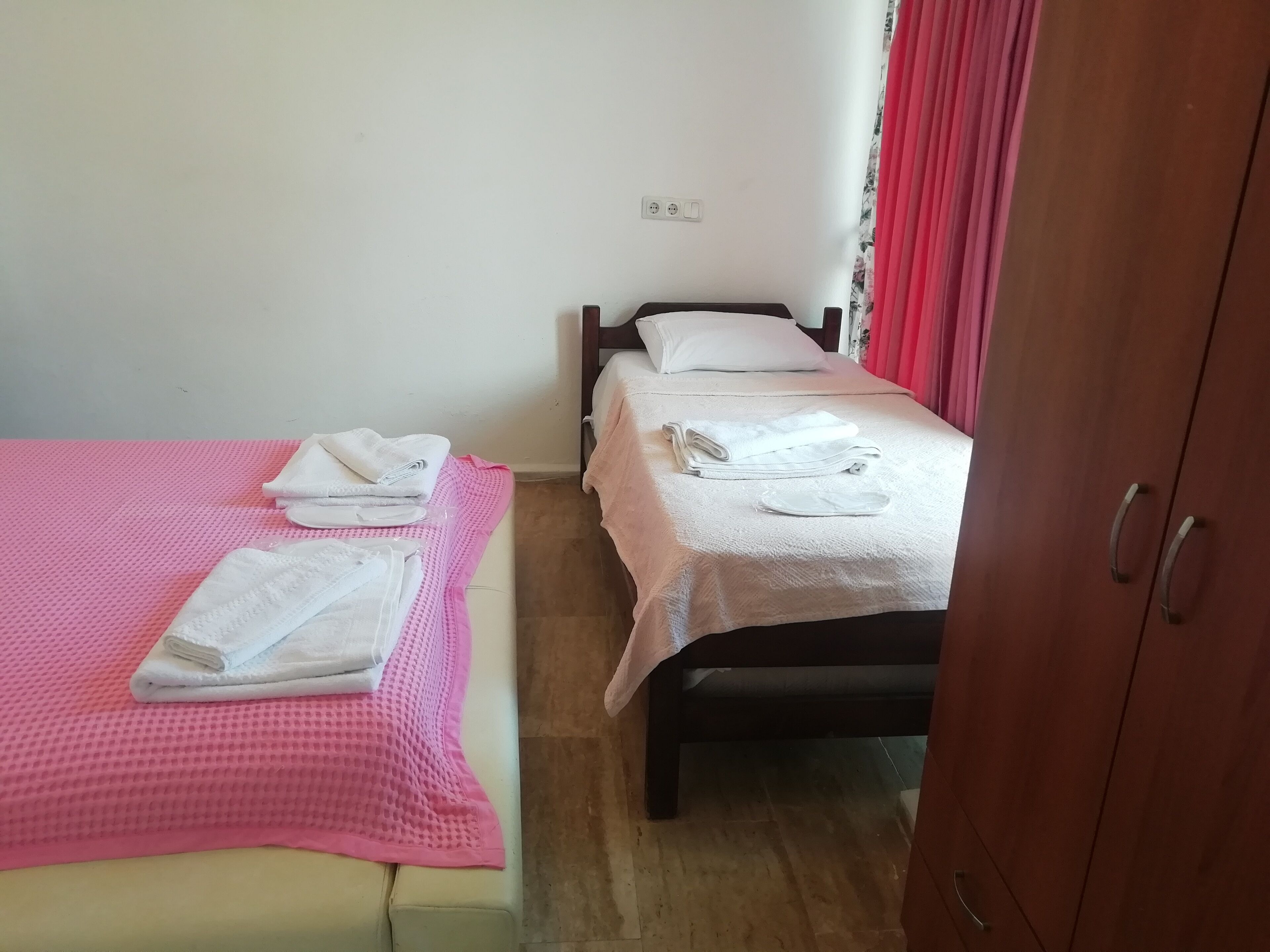 pingu | egyptian cotton sheets, premium bedding, minibar, individually decorated