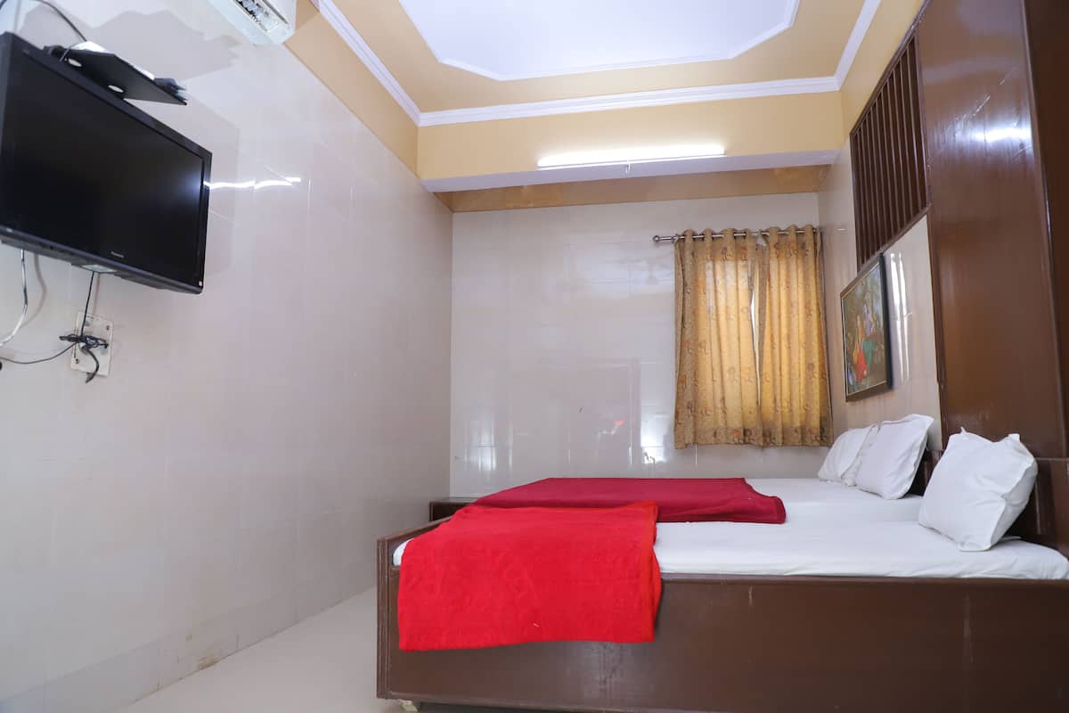 Iron/ironing board (on request), rollaway beds, free WiFi, bed sheets