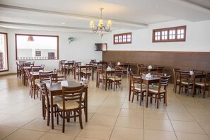 Free daily buffet breakfast - Hotel Pousada Trevo (Jequie)