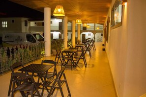 Café da manhã com buffet grátis todos os dias