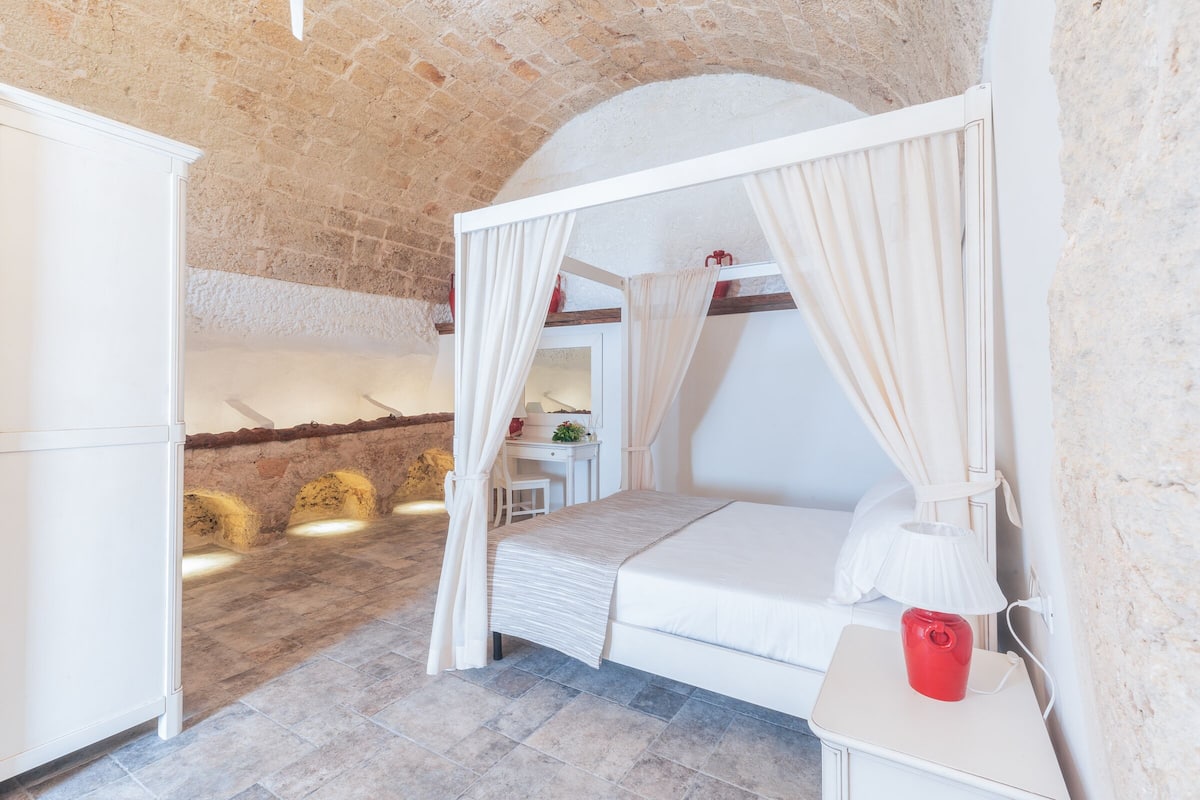 Superior Room (Mangiatoia) | In-room safe, WiFi (free), bed sheets