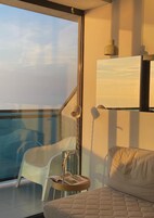 Ropa de cama de alta calidad, minibar y decoración personalizada 