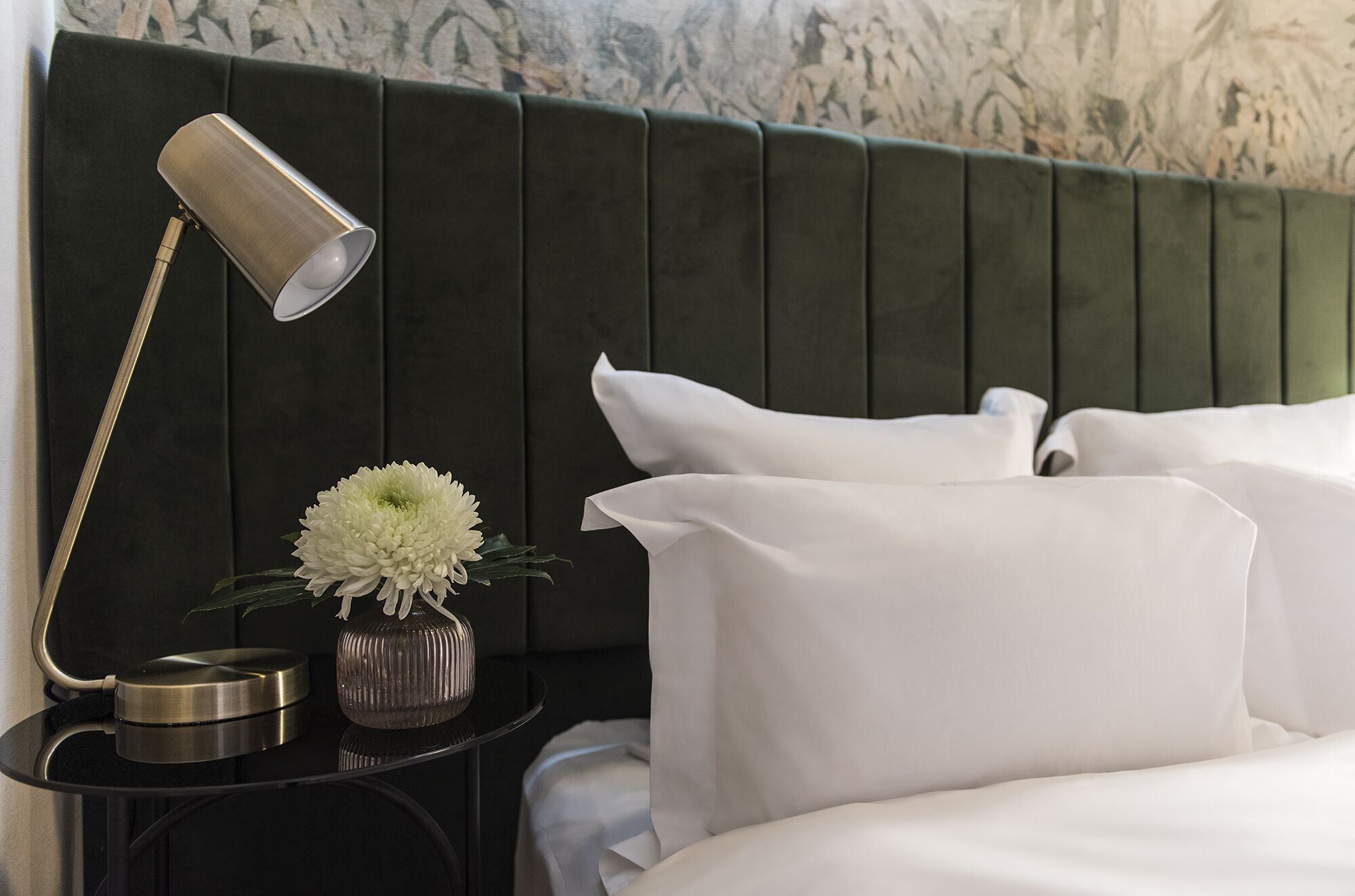 deluxe suite | minibar, in-room safe, individually decorated, individually furnished