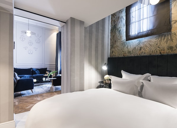 Deluxe Suite | Minibar, in-room safe, individually decorated, individually furnished - Elmina Hotel Jaffa (Tel Aviv)