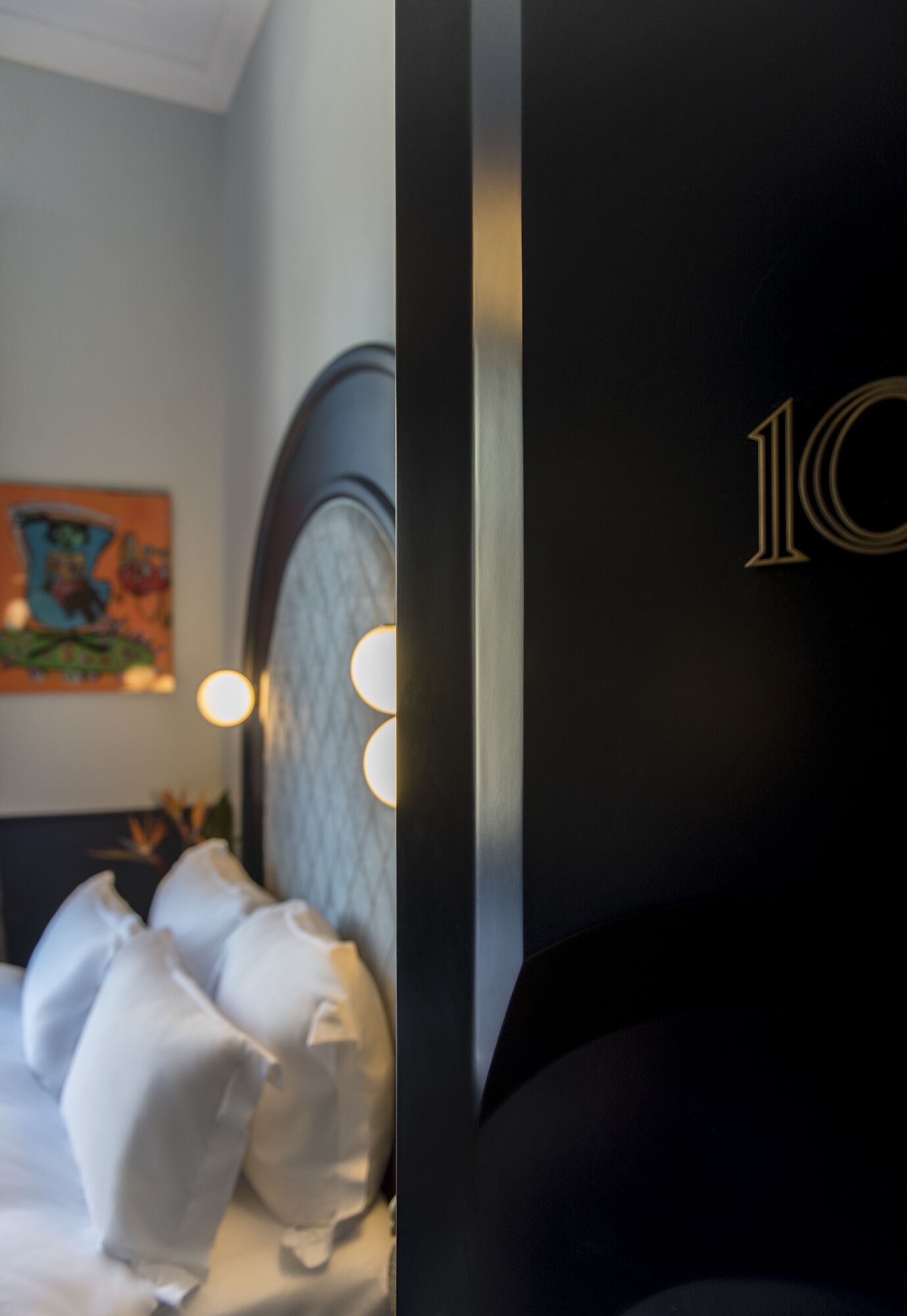 classic double room | minibar, in-room safe, individually decorated, individually furnished