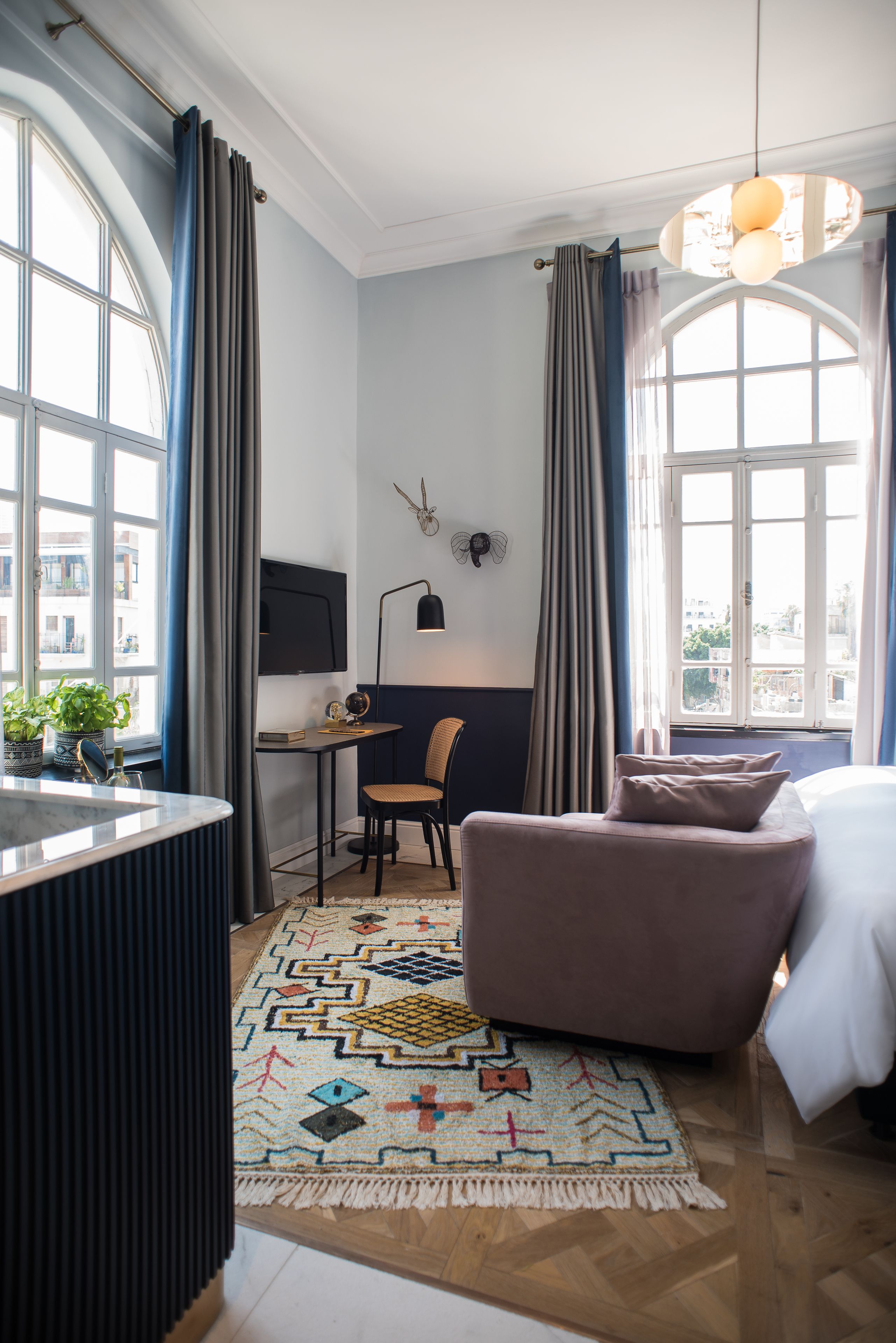 deluxe double room | minibar, in-room safe, individually decorated, individually furnished