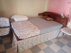 Studio | Schreibtisch, kostenloses WLAN, Rollstuhlgeeignet