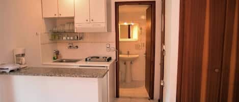 Studio | Private kitchenette | Fridge, stovetop, coffee/tea maker, electric kettle