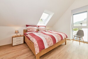 Apartment, Balkon | 1 Schlafzimmer, laptopgeeigneter Arbeitsplatz, Bügeleisen/Bügelbrett