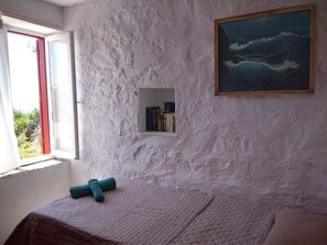 Cottage | 5 bedrooms, iron/ironing board, free WiFi, bed sheets