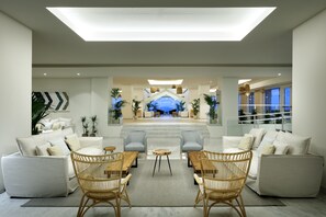 2 bares o lounges, bar junto a la alberca 