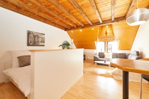 Apartment | Wohnbereich | Flachbildfernseher