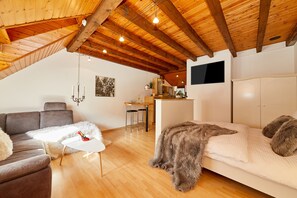 Apartment | Wohnbereich | Flachbildfernseher