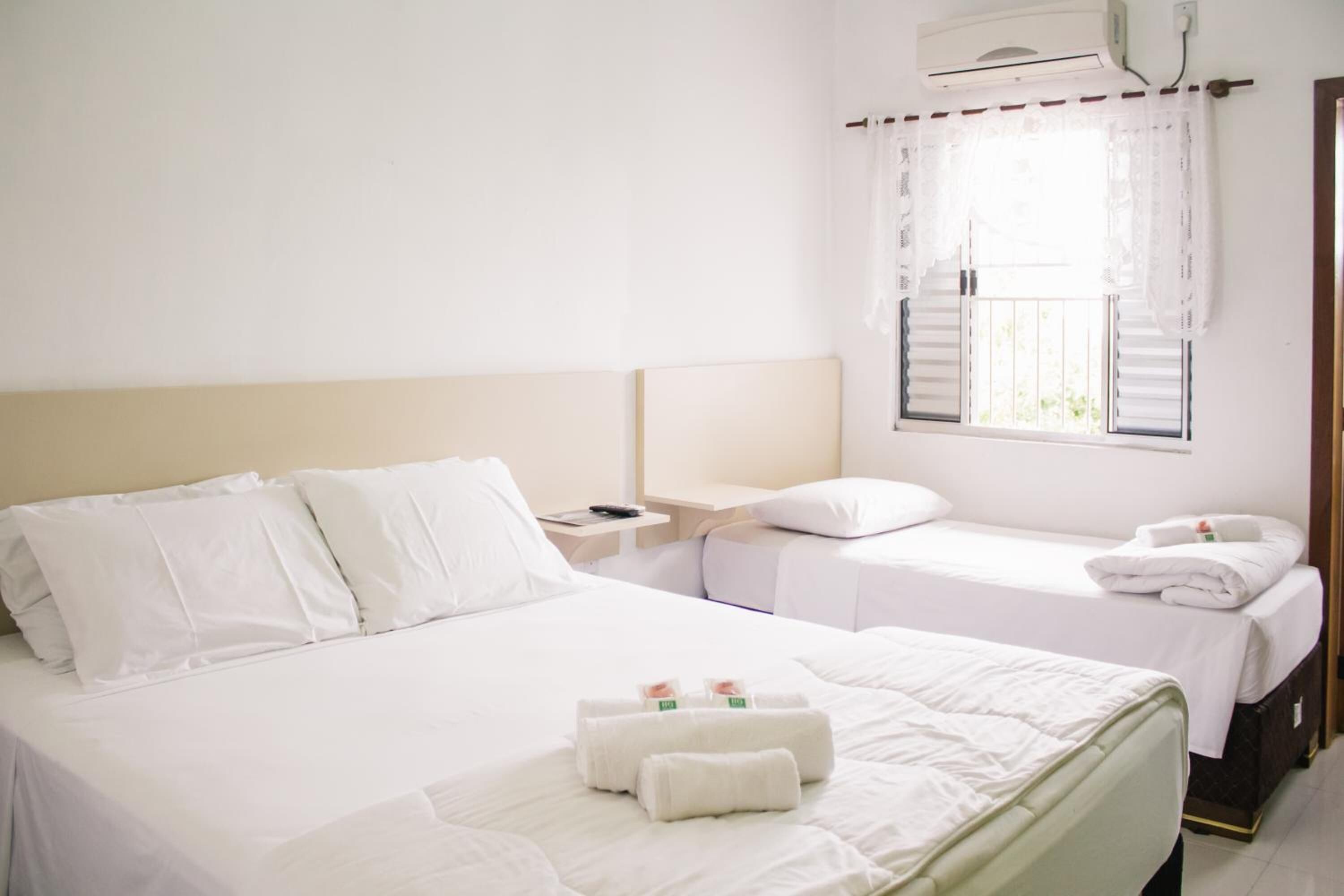 Minibar, free WiFi, bed sheets