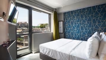 Panoramic Loft, Hot Tub (Opsis) | In-room safe, desk, laptop workspace, soundproofing