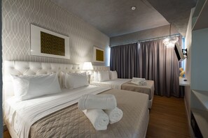 Design Loft (Neo) | In-room safe, desk, laptop workspace, soundproofing - Downtown Athens Lofts (Athens)
