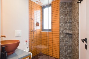 Design Loft (Bohemian) | Bathroom | Shower, free toiletries, hair dryer, towels - Downtown Athens Lofts (Athens)