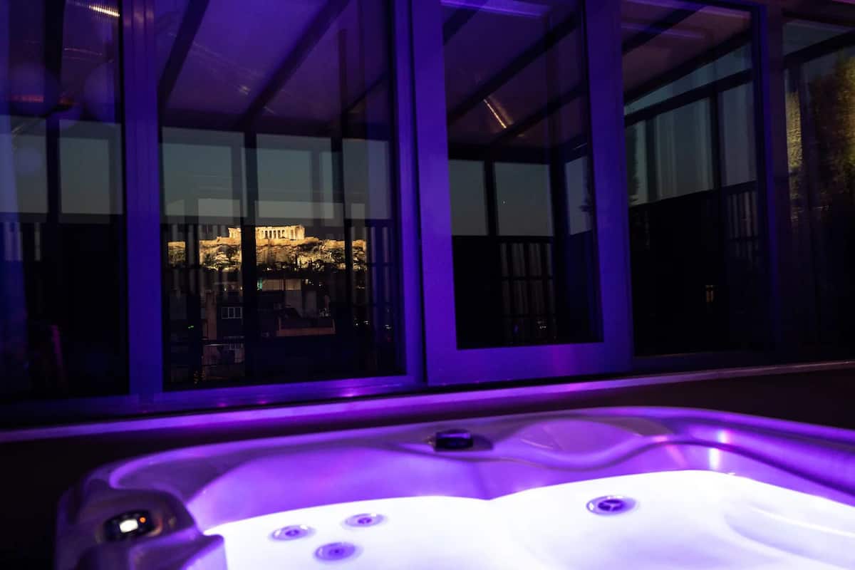 Panoramic Loft, Hot Tub (Opsis) | 1 bedroom, in-room safe, desk, laptop workspace