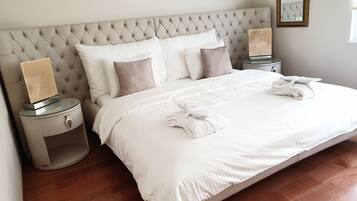 Apartment (Nine Floor) | In-room safe, iron/ironing board, rollaway beds, free WiFi