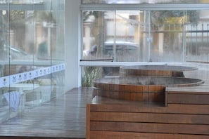 Indoor spa tub