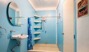 Habitación Deluxe | Baño | Regadera y toallas