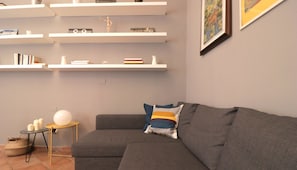 Appartamento (1 Bedroom) | Area soggiorno | TV a schermo piatto