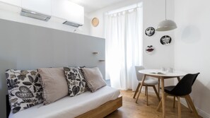 Apartamento (0 Bedroom) | Área de estar | TV de tela plana