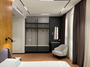 Living area - Hotel Europa (Tirana)