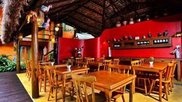 Café da manhã com buffet grátis todos os dias